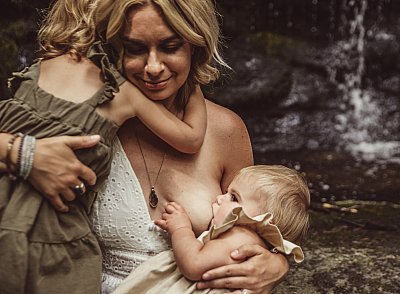 Abby_V_Breastfeeding-3.jpg